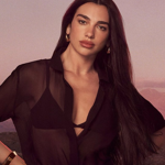 Na ležérní, ale svůdný trendy efekt zvaný halo lips nedá dopustit třeba zpěvačka Dua Lipa...