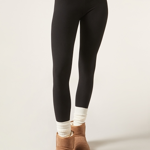 Klíčová je také volba obuvi, jinak hrozí, že legíny budou působit až moc domácky.