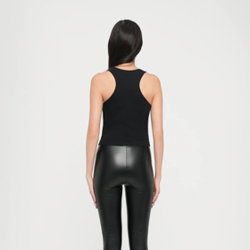 Pod legínami by nemělo být vidět ani žádné spodní prádlo. Nejbezpečnější volbou jsou bezešvé kousky. Legíny, Ida Sjöstedt, 3240 Kč