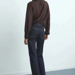 V takovém provedení je střih jak lichotivý, tak velmi elegantní a univerzální.