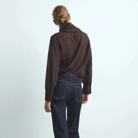 V takovém provedení je střih jak lichotivý, tak velmi elegantní a univerzální.