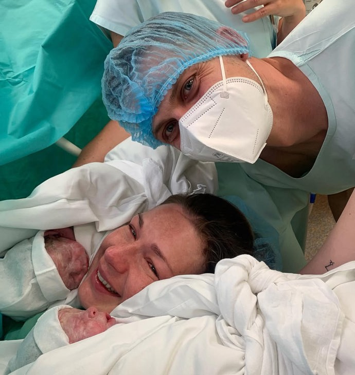 FOTO: Fotka z porodnice plná vyčerpání a radosti. – stránka 4