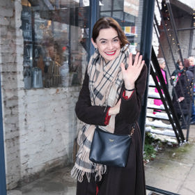 Málokdo by hádal, že Sarah nastoupila k aktivním zálohám a je připravena bránit vlast. 