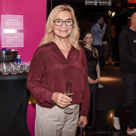 Béžová omlazuje a vínová dodává krásný podzimní akcent.