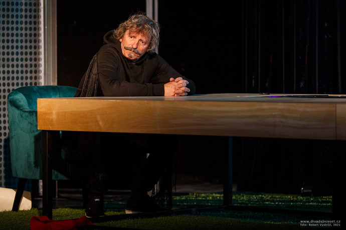 FOTO: David Prachař ve hře Manželská historie. – stránka 2