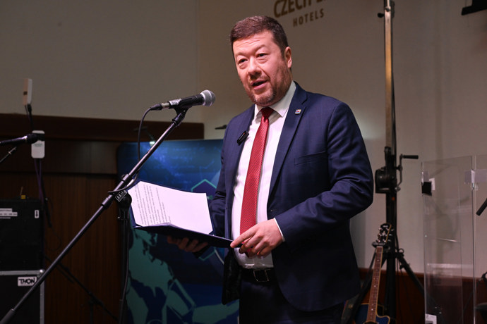 FOTO: Tomio Okamura během svého projevu. – stránka 5