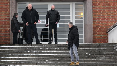 FOTO: Matouš Rajmont byl u brněnského krematoria jako první. Právě zde proběhne poslední rozloučení s Pavlem Nečasem.