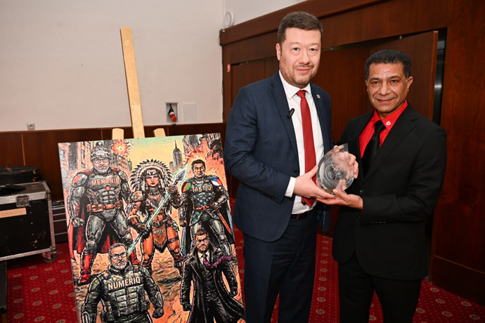 FOTO: Tomio Okamura zapózoval. – stránka 12