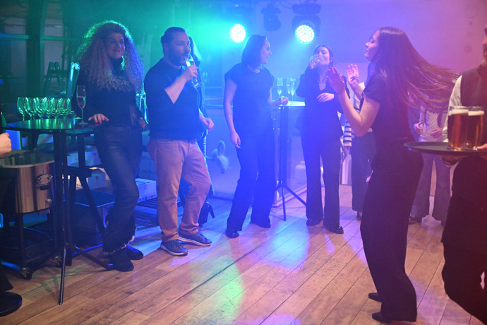 FOTO: Ben Ahmed Ines na parketu. – stránka 1