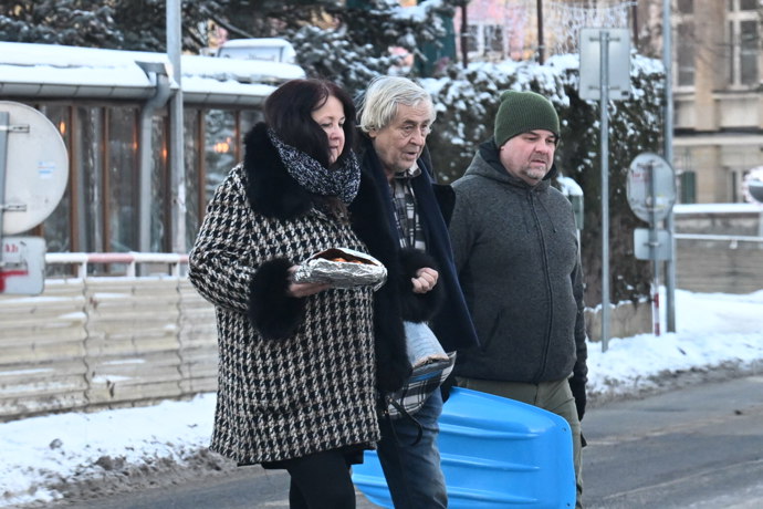 FOTO: Na smuteční kar dorazil i Zdeněk Žák. – stránka 27