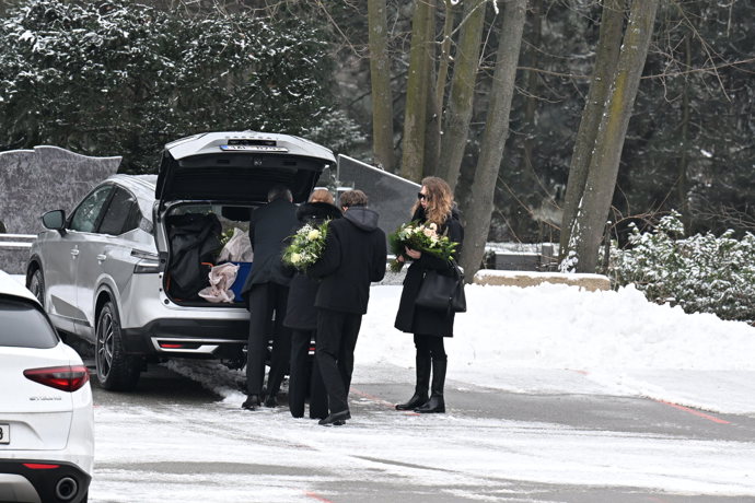 FOTO: Rodina a přátelé se přišli naposledy rozloučit s Pavlem Nečasem. – stránka 111