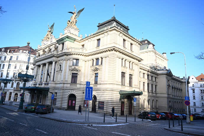 FOTO: Divadlo na Vinohradech v Praze. – stránka 129