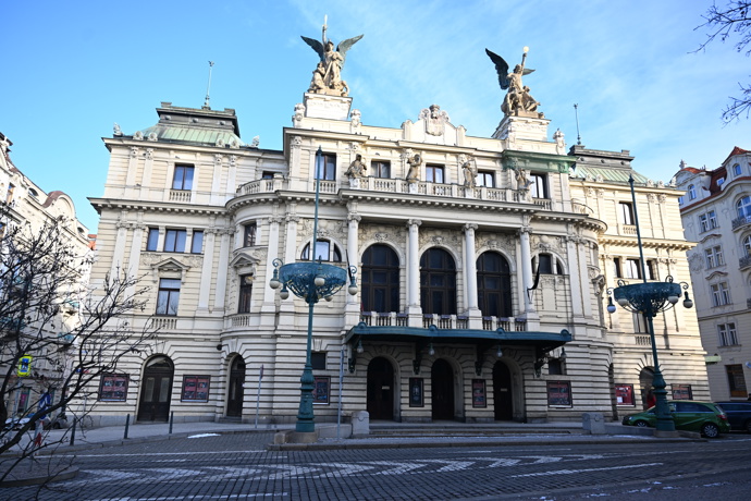 FOTO: V Divadle na Vinohradech Nečas účinkoval. – stránka 128