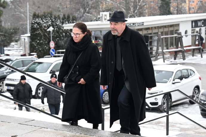 FOTO: Rodina a přátelé se přišli naposledy rozloučit s Pavlem Nečasem. – stránka 110