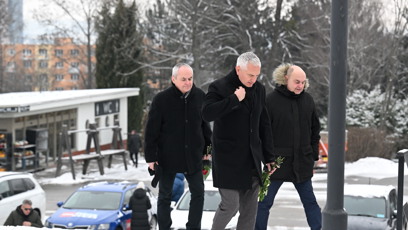 FOTO: Rodina a přátelé se přišli naposledy rozloučit s Pavlem Nečasem.