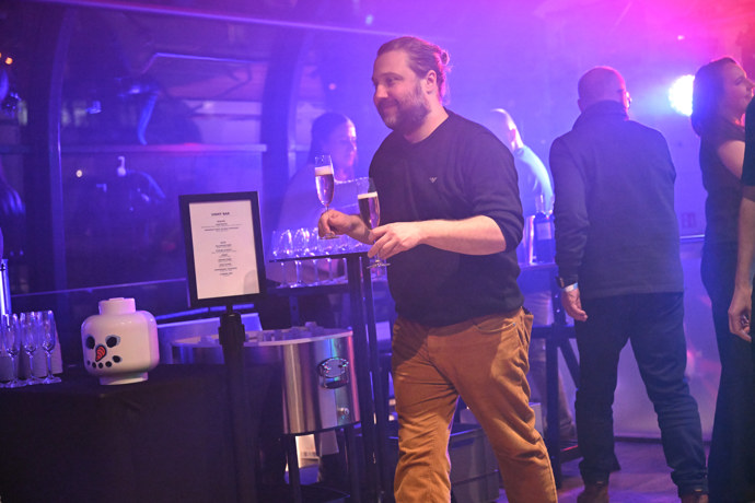 FOTO: Felix Slováček mladší si užíval večer. – stránka 6