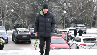 FOTO: Rodina a přátelé se přišli naposledy rozloučit s Pavlem Nečasem.