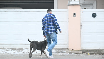 FOTO: Tomáš Lundák jezdí venčit pejska.