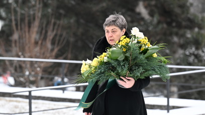 FOTO: Rodina a přátelé se přišli naposledy rozloučit s Pavlem Nečasem.