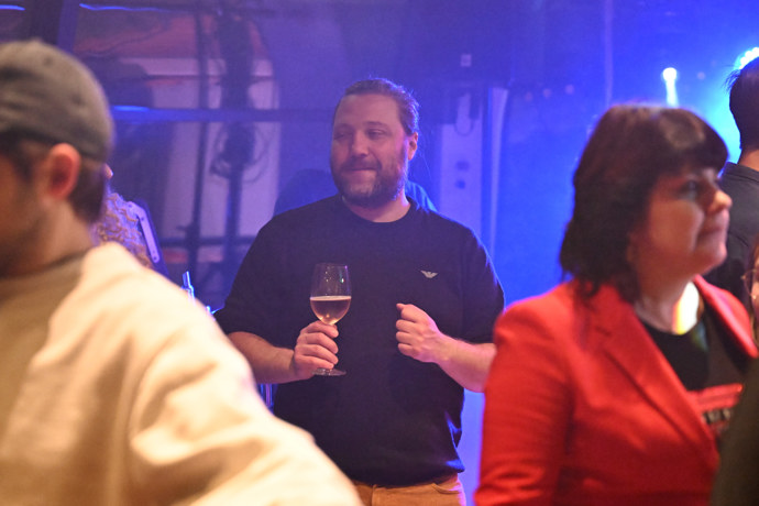 FOTO: Felix Slováček mladší na parketu. – stránka 4