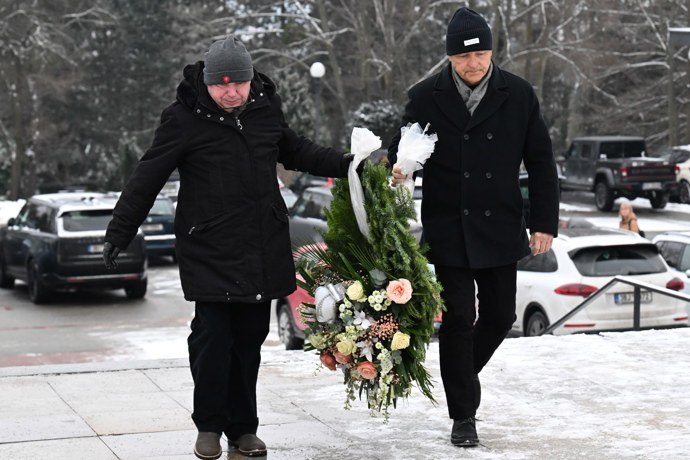 FOTO: Rodina a přátelé se loučí s Pavlem Nečasem. – stránka 100