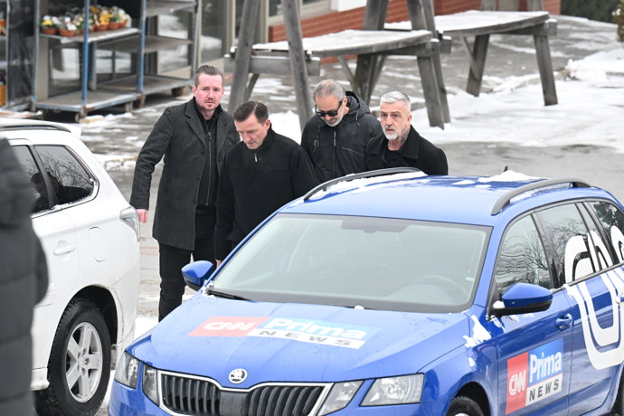 FOTO: Vladimír Šmicer s Matoušem Rajmontem přišli dát Nečasovi poslední sbohem. – stránka 4