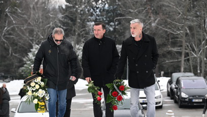 FOTO: Vladimír Šmicer s Matoušem Rajmontem přišli dát Nečasovi poslední sbohem.