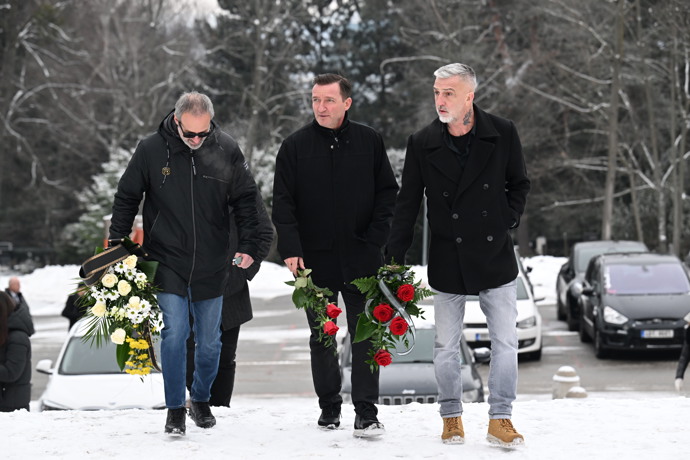 FOTO: Vladimír Šmicer s Matoušem Rajmontem přišli dát Nečasovi poslední sbohem. – stránka 3