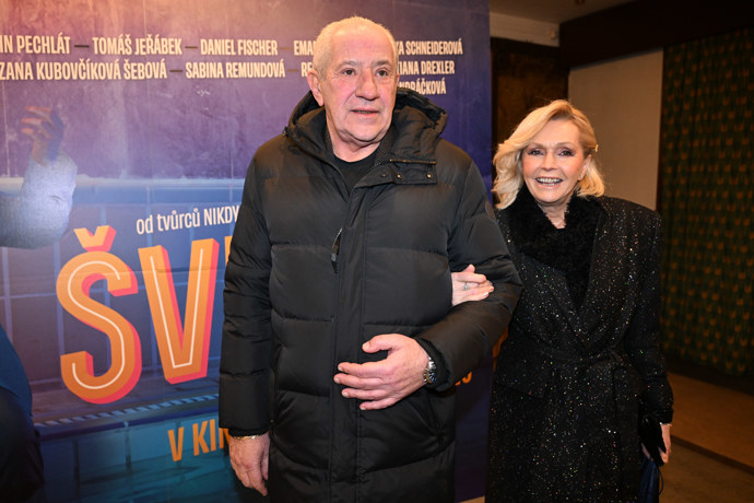 FOTO: Helena Vondráčková a Martin Michal dorazili v dobré náladě. – stránka 20