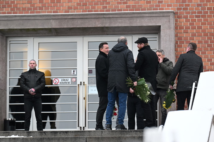 FOTO: Rodina a přátelé se v Brně loučí s hercem Pavlem Nečasem. – stránka 92