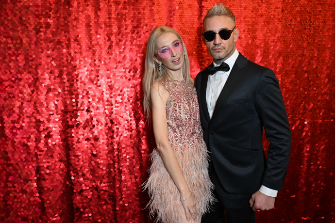 FOTO: Zpěvák Sámer Issa s partnerkou Lucií Junkovou. – stránka 11