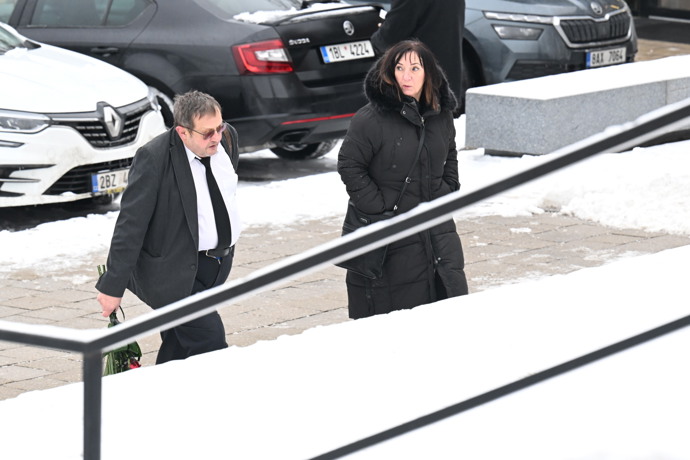 FOTO: Rodina a přátelé se v Brně loučí s hercem Pavlem Nečasem. – stránka 83