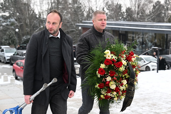 FOTO: Rodina a přátelé se v Brně loučí s hercem Pavlem Nečasem. – stránka 90