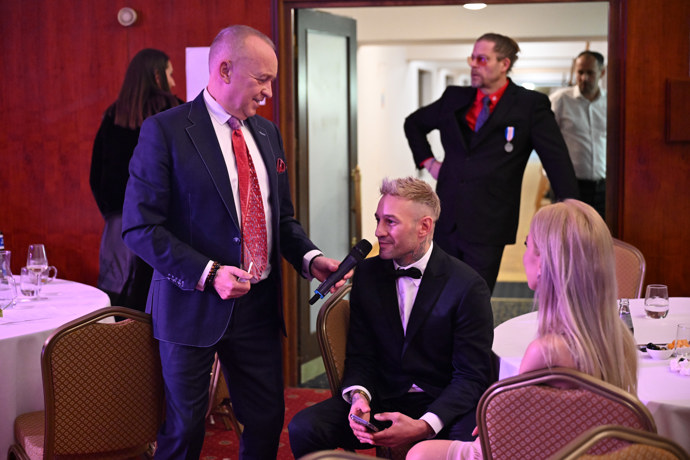 FOTO: Nechal mluvit i Sámera. – stránka 2