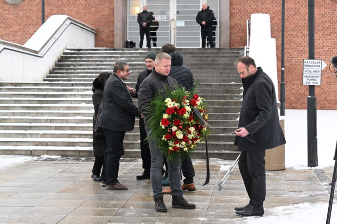 FOTO: Rodina a přátelé se v Brně loučí s hercem Pavlem Nečasem. – stránka 88