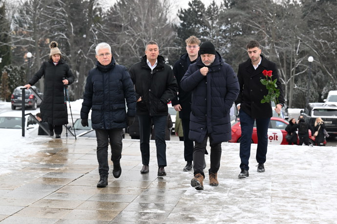 FOTO: Rodina a přátelé se v Brně loučí s hercem Pavlem Nečasem. – stránka 81