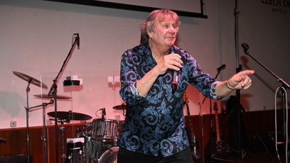 FOTO: Stanislav Hložek zazpíval na plese.