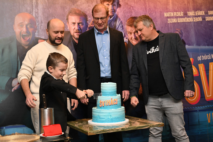 FOTO: Tomáš Jeřábek si zahrál šviháka. – stránka 53