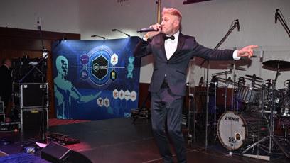 FOTO: Sámer Issa zazpíval.