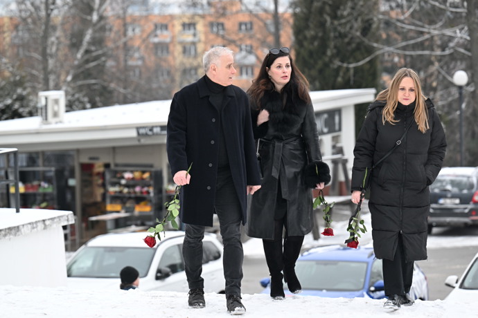 FOTO: Lukáš Vaculík se spolu s Reginou Řandovou přišli rozloučit s Pavlem Nečasem. – stránka 3