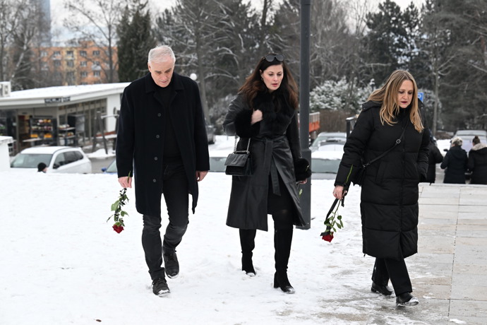 FOTO: Lukáš Vaculík a Regina Řandová přišli dát sbohem Pavlu Nečasovi. – stránka 1