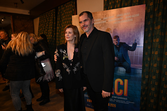 FOTO: Jitka Schneiderová s režisérem Braňo Mišíkem. – stránka 12