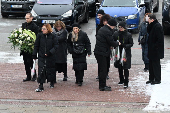 FOTO: Rodina a přátelé přišli dát sbohem Pavlu Nečasovi. – stránka 71