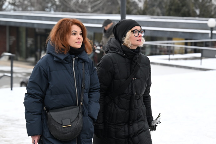 FOTO: Kristýna Kociánová a Alžbeta Stanková přišly dát sbohem Pavlu Nečasovi. – stránka 68