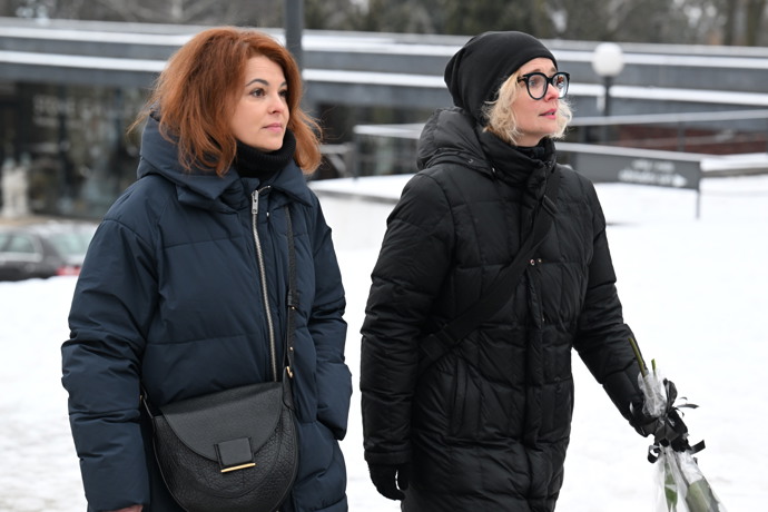 FOTO: Kristýna Kociánová a Alžbeta Stanková přišly dát sbohem Pavlu Nečasovi. – stránka 67