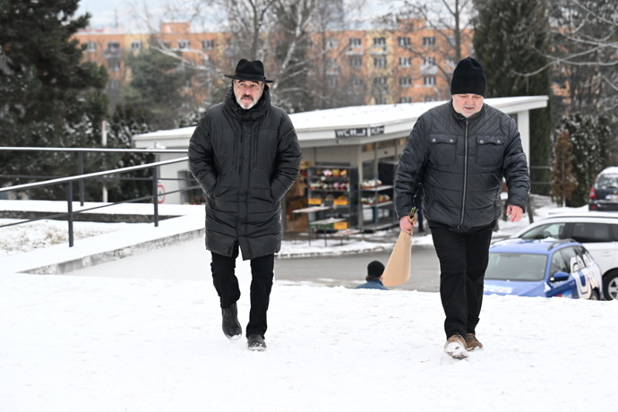 FOTO: Václav Svoboda přišel dát sbohem Pavlu Nečasovi. – stránka 65