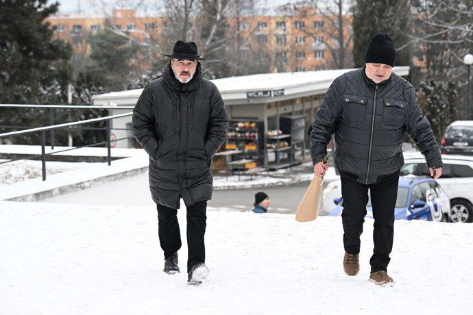 FOTO: Václav Svoboda přišel dát sbohem Pavlu Nečasovi. – stránka 64