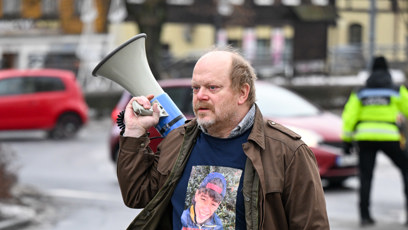 FOTO: David Novotný během demonstrace.