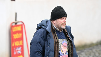 FOTO: David Novotný během natáčení seriálu Táta.