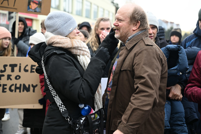 FOTO: Úprava masky Davida Novotného. – stránka 13